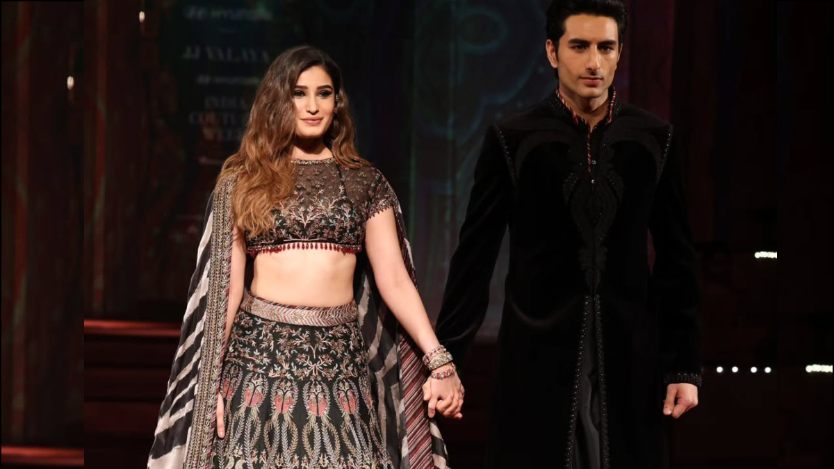 Rasha Thadani and Ibrahim Ali were seen putting their hands in their hands
